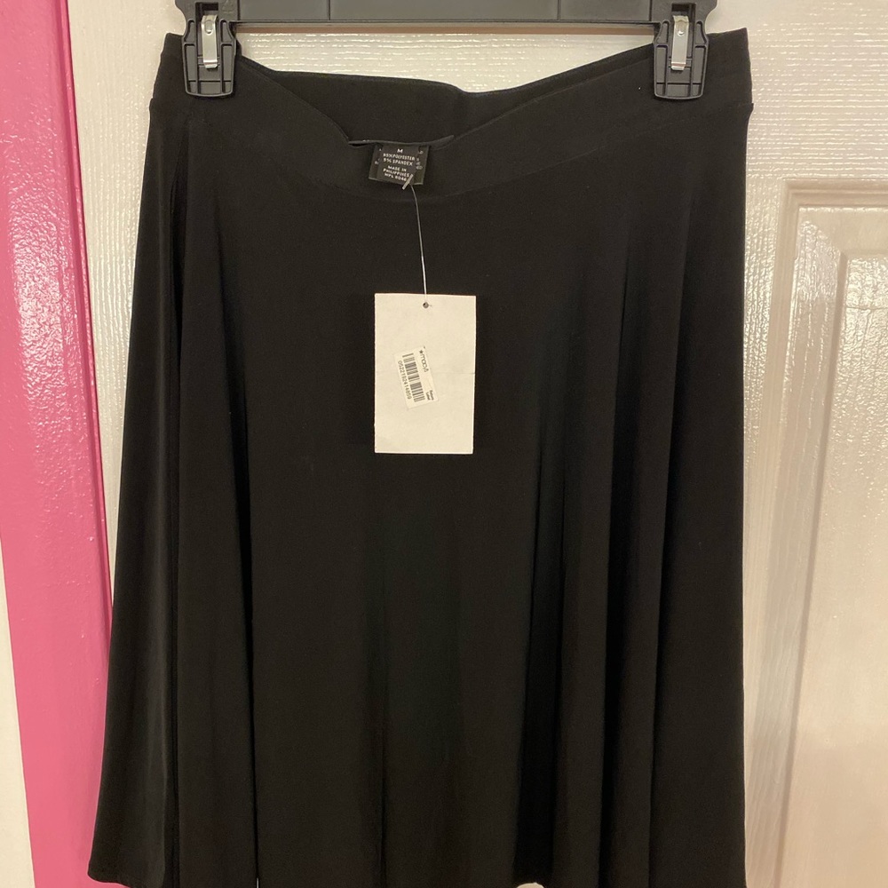 Black skirt NWT